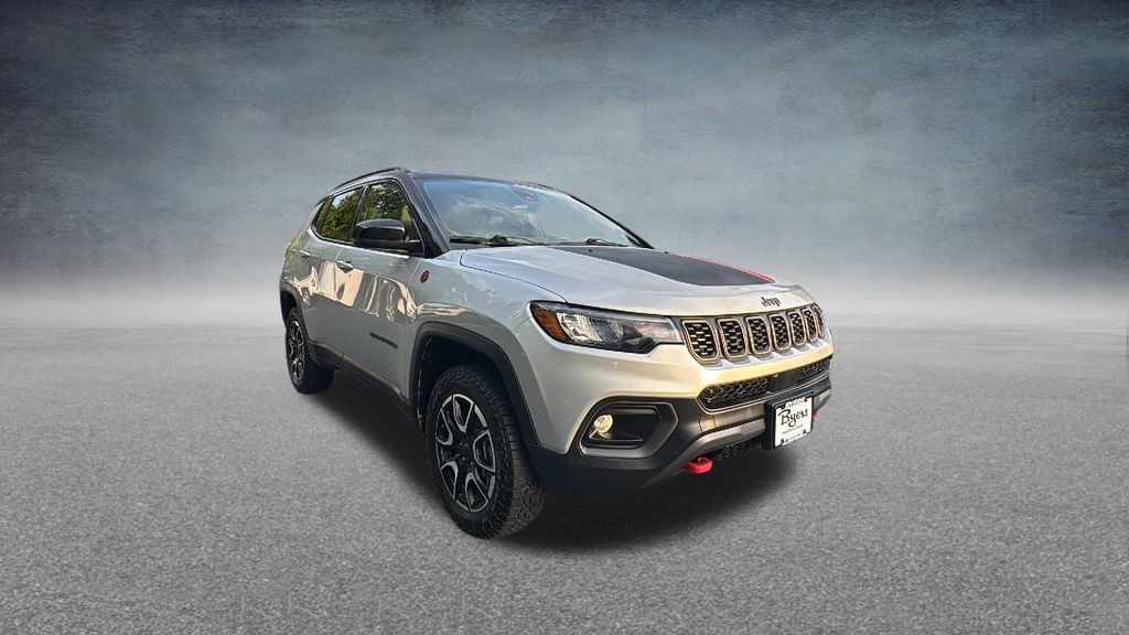 Used 2025 Jeep Compass Trailhawk AWD/4WD image 2