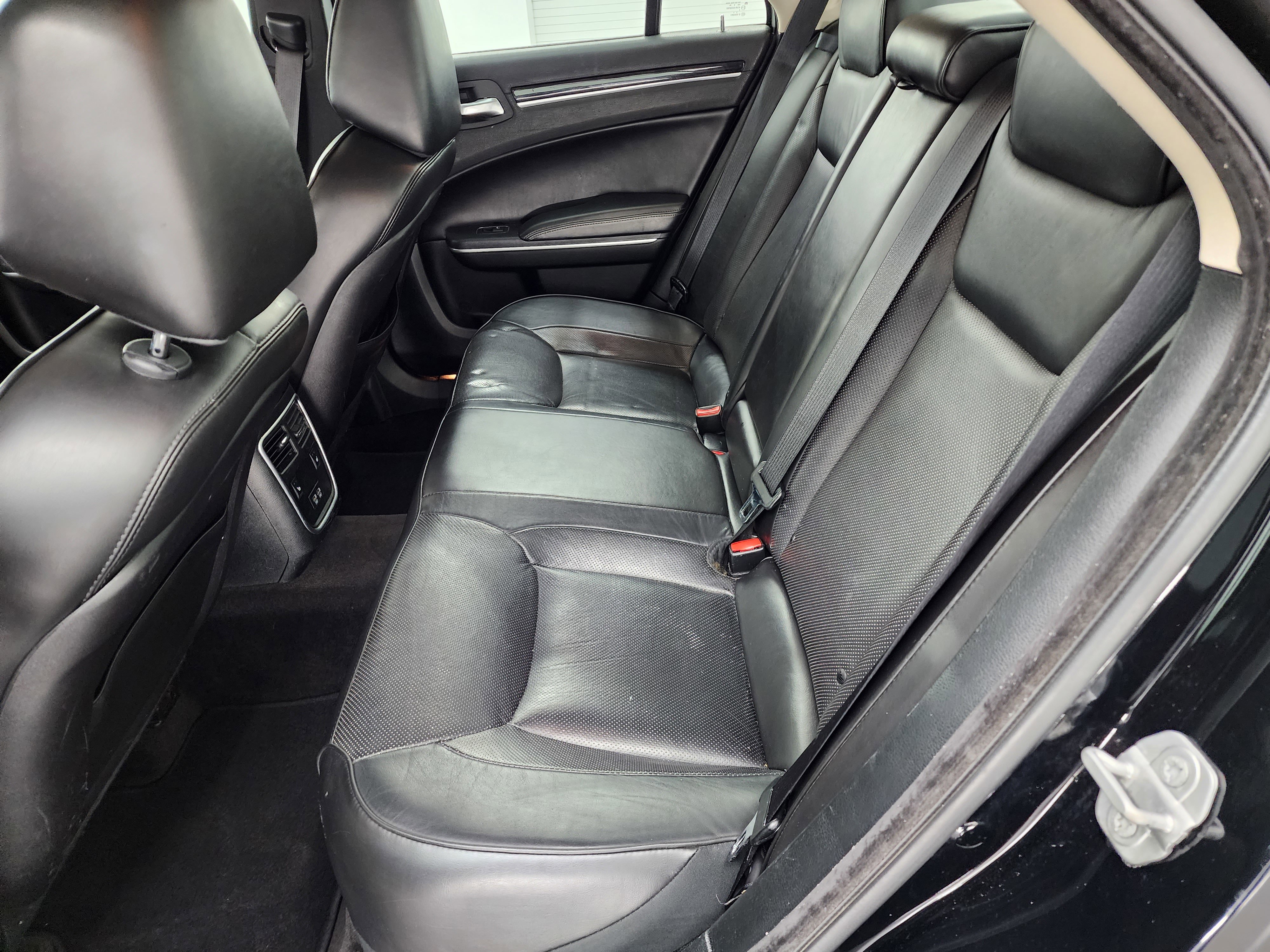 Used 2019 Chrysler 300 Limited image 9