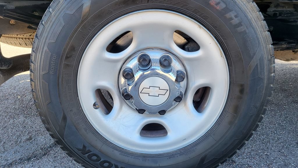 Used 2020 Chevrolet Express 2500 LT w/ LT Preferred Equipment Group RWD image 16