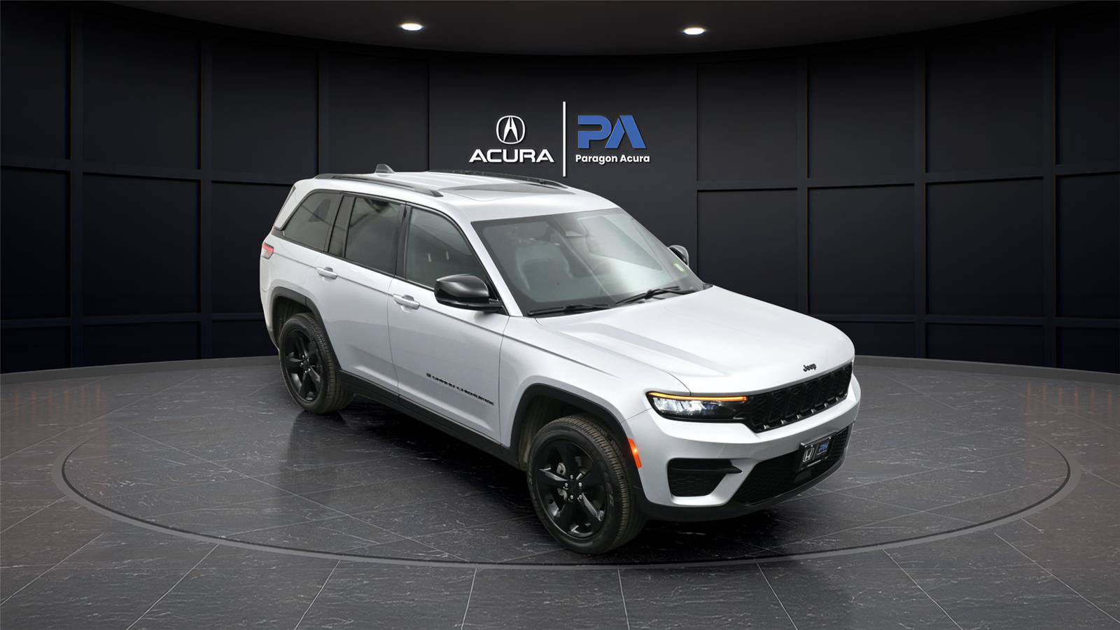 Used 2025 Jeep Grand Cherokee Altitude AWD/4WD image 36