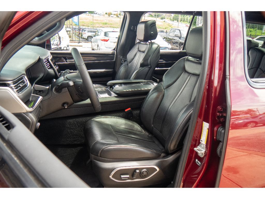 Used 2022 Jeep Wagoneer Series I w/ Premium Group I AWD/4WD image 12