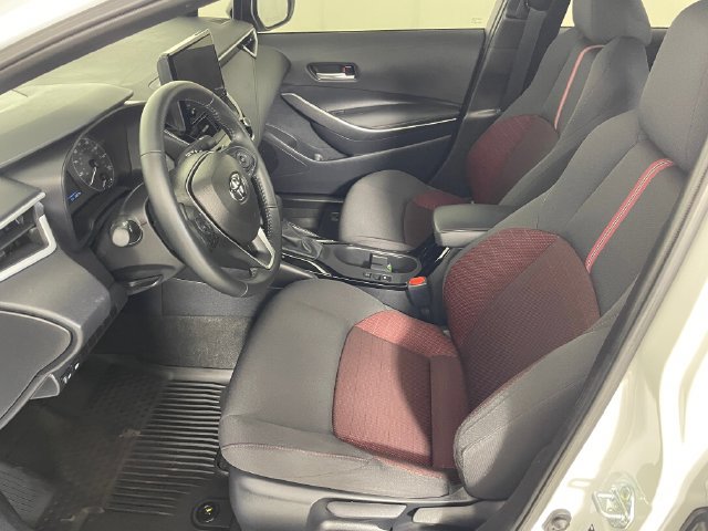 Used 2025 Toyota Corolla SE FWD image 2