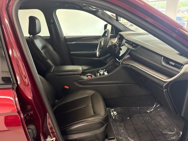 Used 2024 Jeep Grand Cherokee Limited AWD/4WD image 25