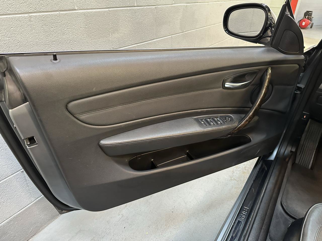 Used 2011 BMW 135i Convertible RWD image 15