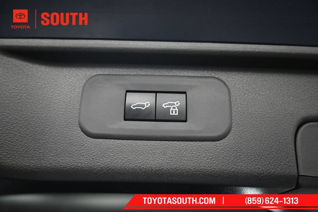Used 2024 Toyota Grand Highlander AWD Hybrid image 33