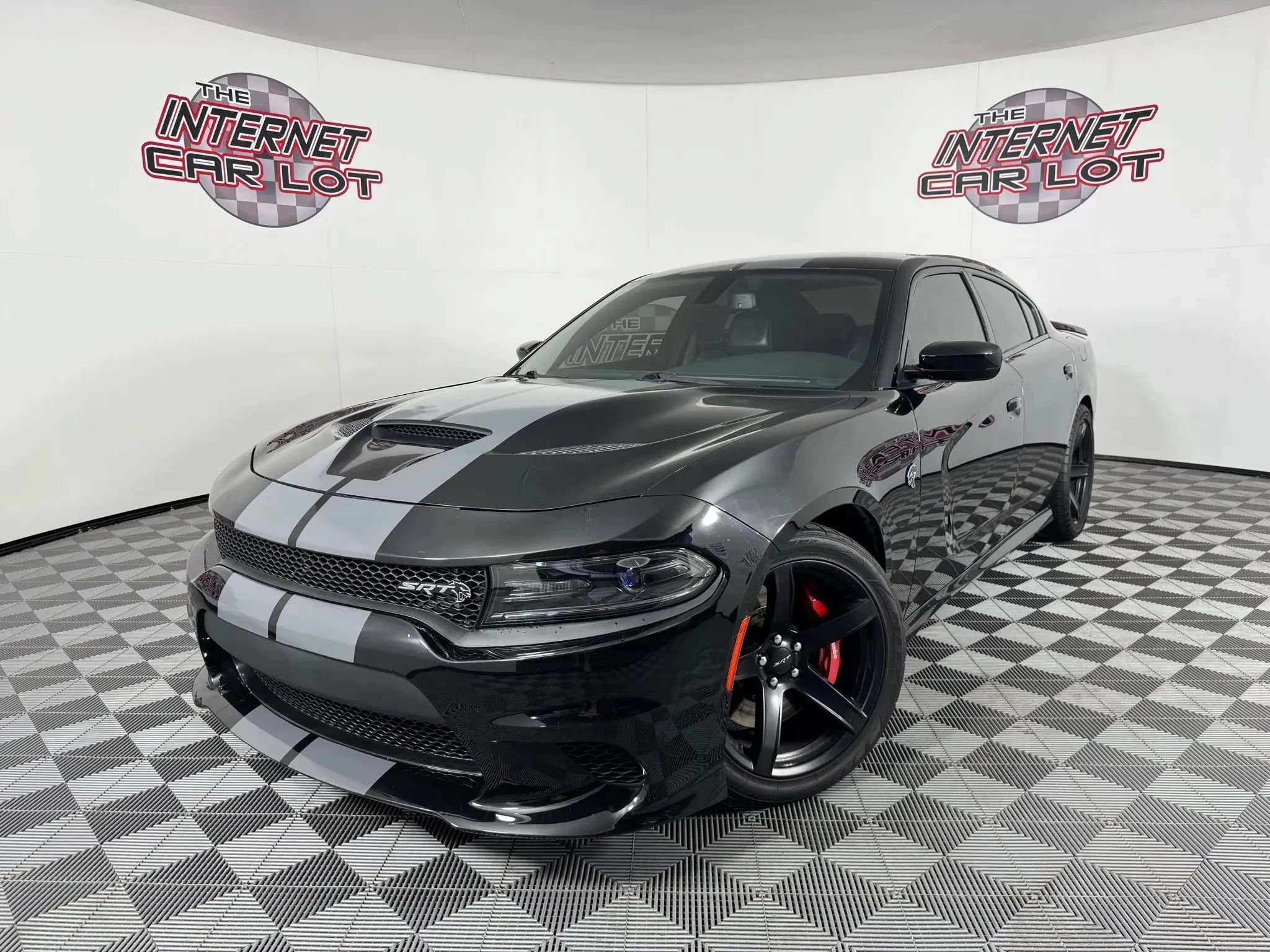 Used 2018 Dodge Charger SRT Hellcat RWD image 1