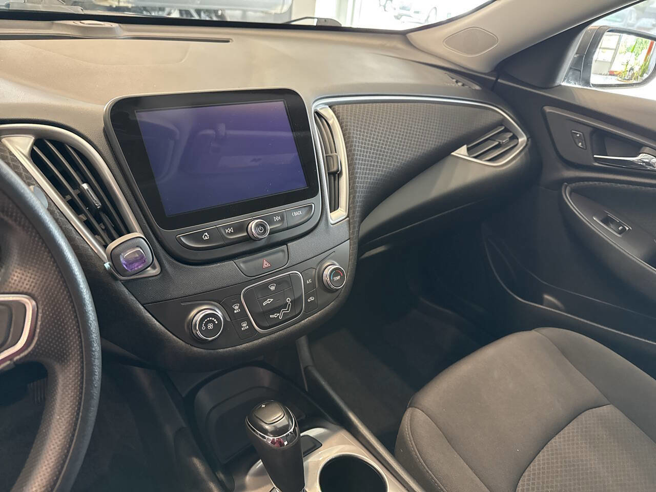 Used 2019 Chevrolet Malibu LS image 16