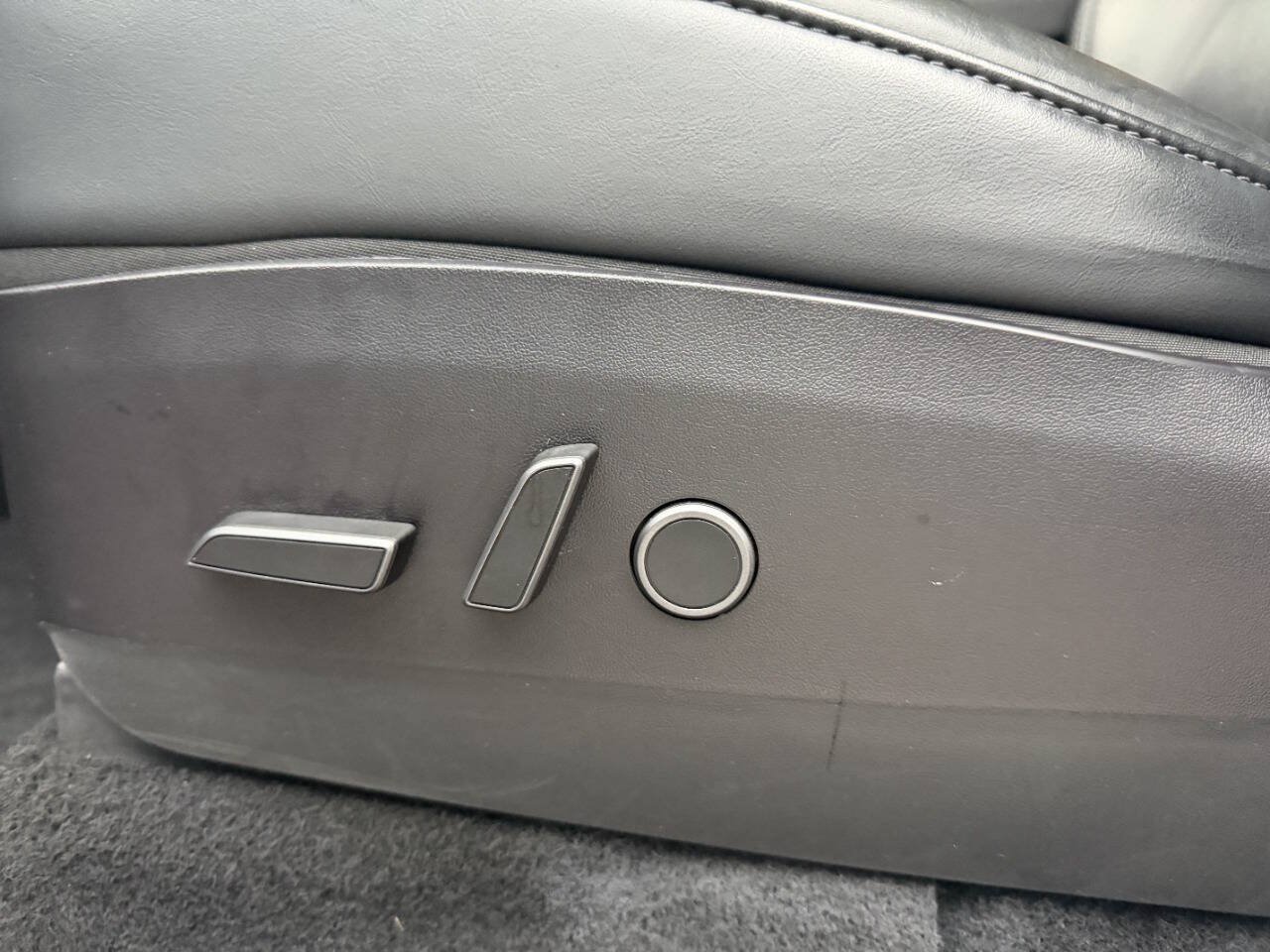 Used 2021 Tesla Model Y Long Range AWD/4WD image 17