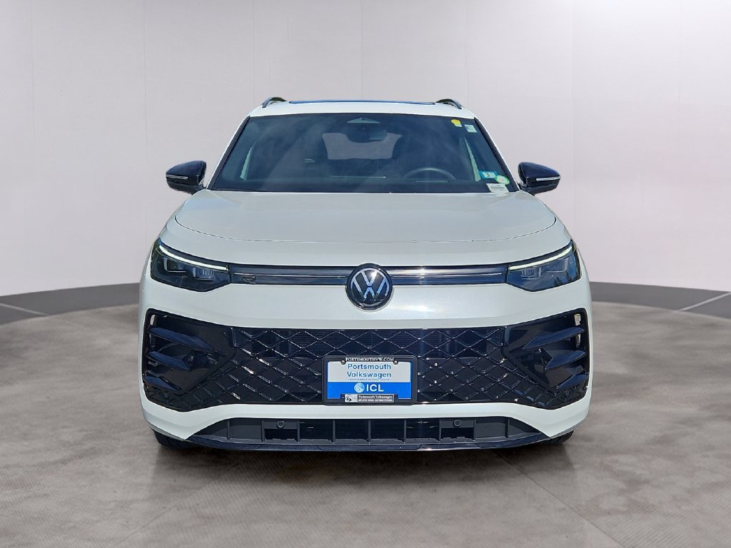 Certified 2026 Volkswagen Tiguan SE R-Line AWD/4WD image 2