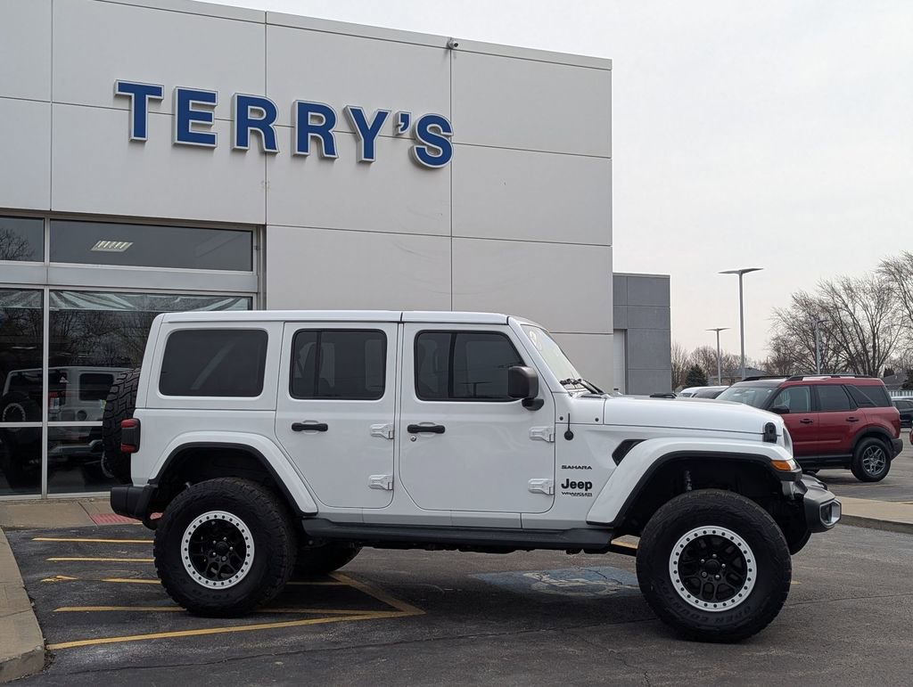 Used 2018 Jeep Wrangler Unlimited Sahara image 2