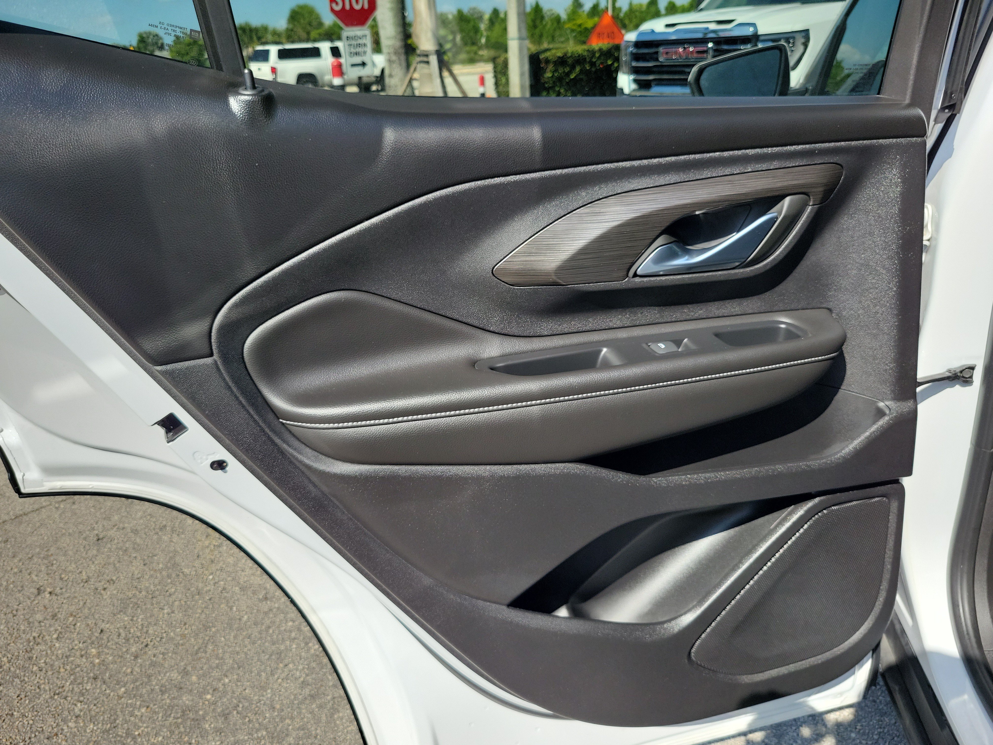 Used 2023 GMC Terrain SLE FWD image 24