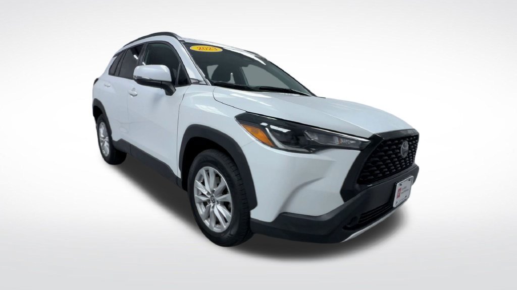 Certified 2023 Toyota Corolla Cross LE w/ Moonroof Package AWD/4WD image 2