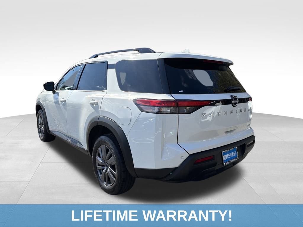 Used 2025 Nissan Pathfinder SV image 4