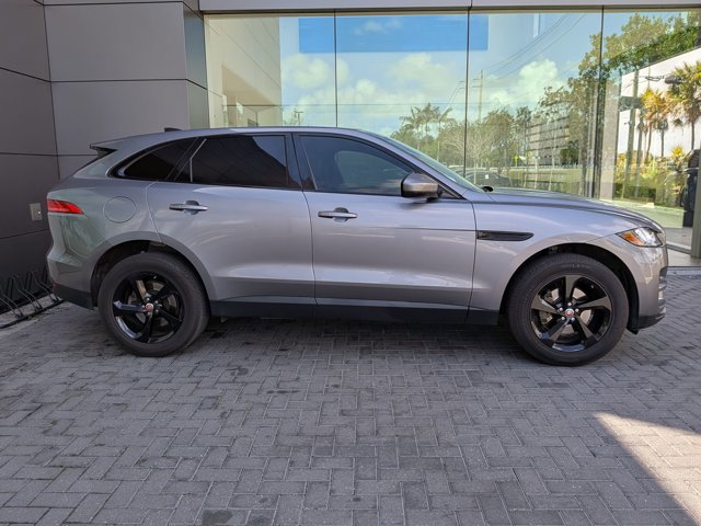Used 2020 Jaguar F-PACE Premium image 4