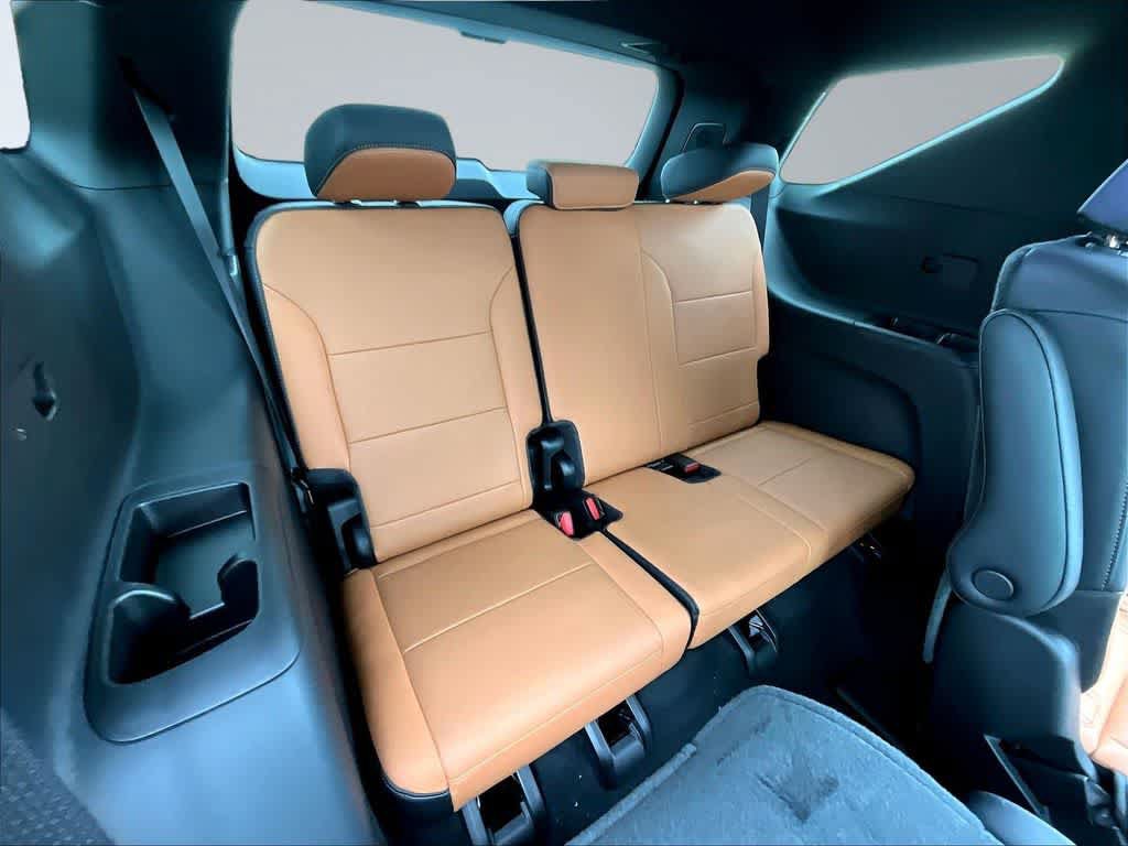 New 2027 Chevrolet Traverse Z71 w/ Enhanced Driving Package AWD/4WD image 28