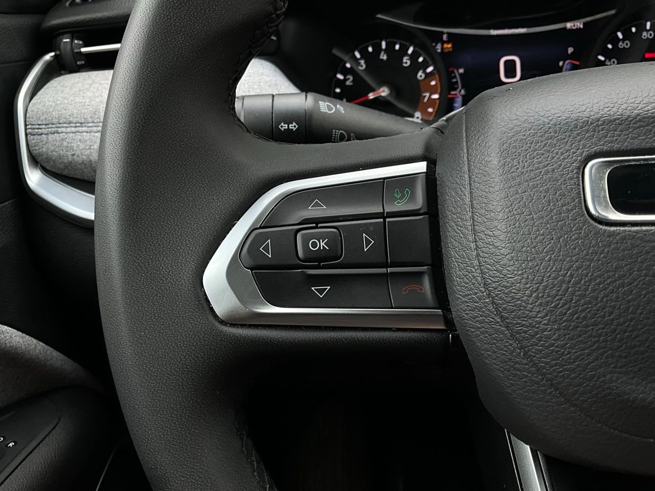 Used 2025 Jeep Compass Latitude image 34