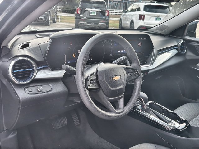 Used 2025 Chevrolet Trax LT FWD image 10