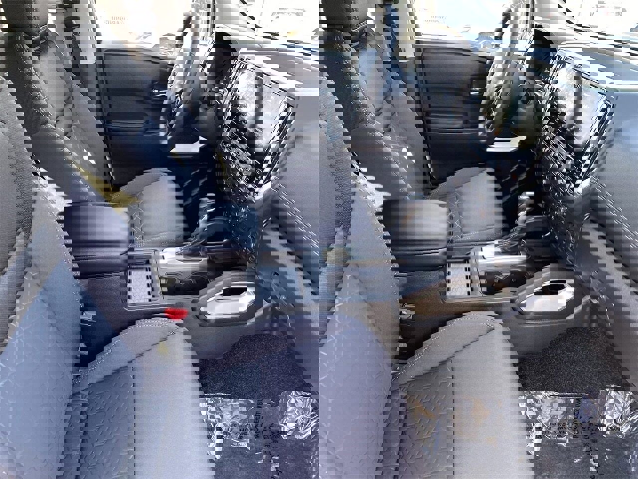 New 2025 Nissan Frontier SV w/ SV Convenience Package image 11