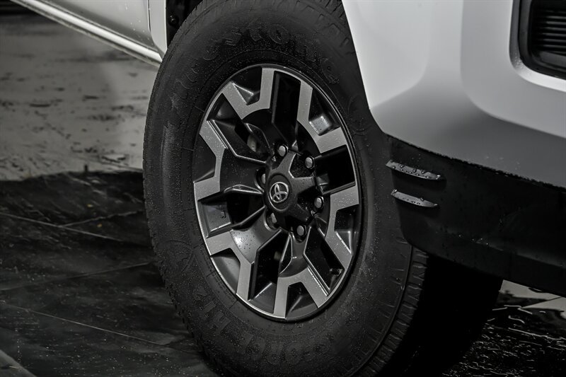 Used 2022 Toyota Tacoma SR RWD image 3