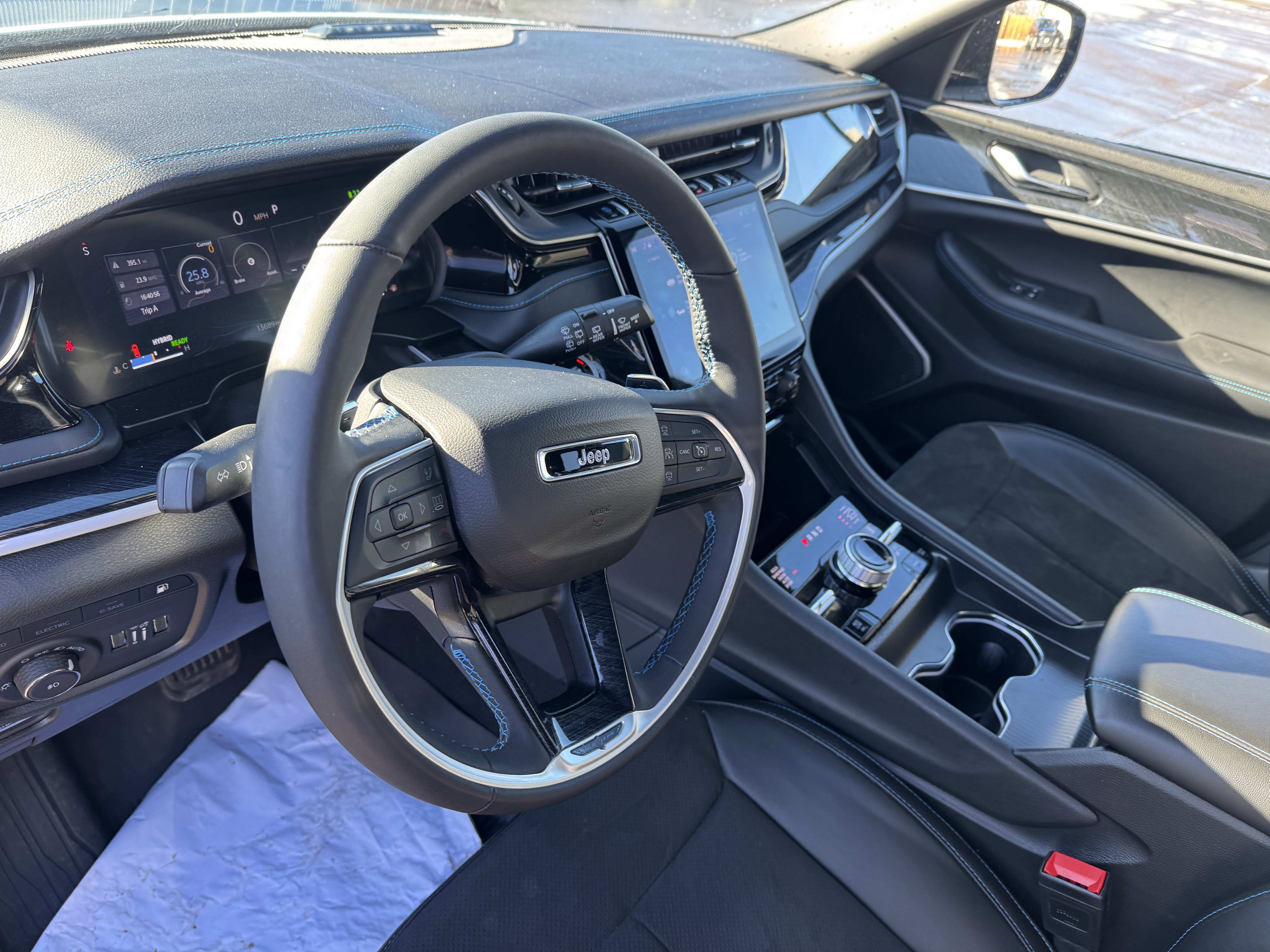 Used 2024 Jeep Grand Cherokee Trailhawk image 13