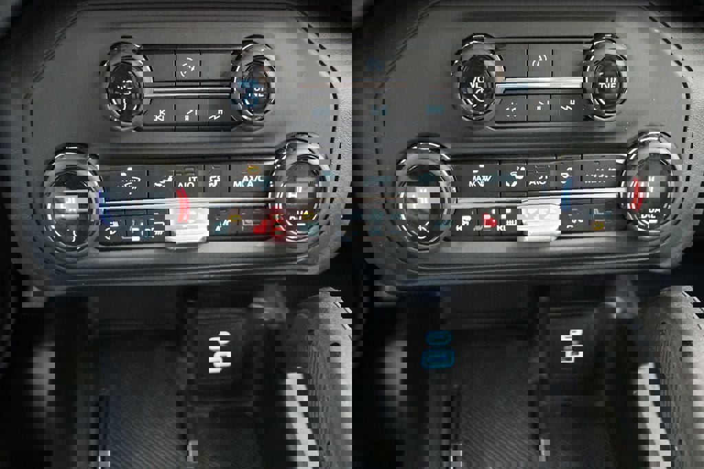 Used 2025 Ford Bronco Badlands image 22