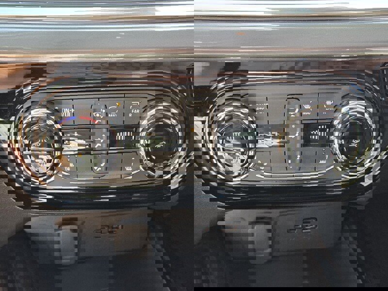 Used 2025 Chevrolet Trax ACTIV w/ Driver Confidence Package image 18