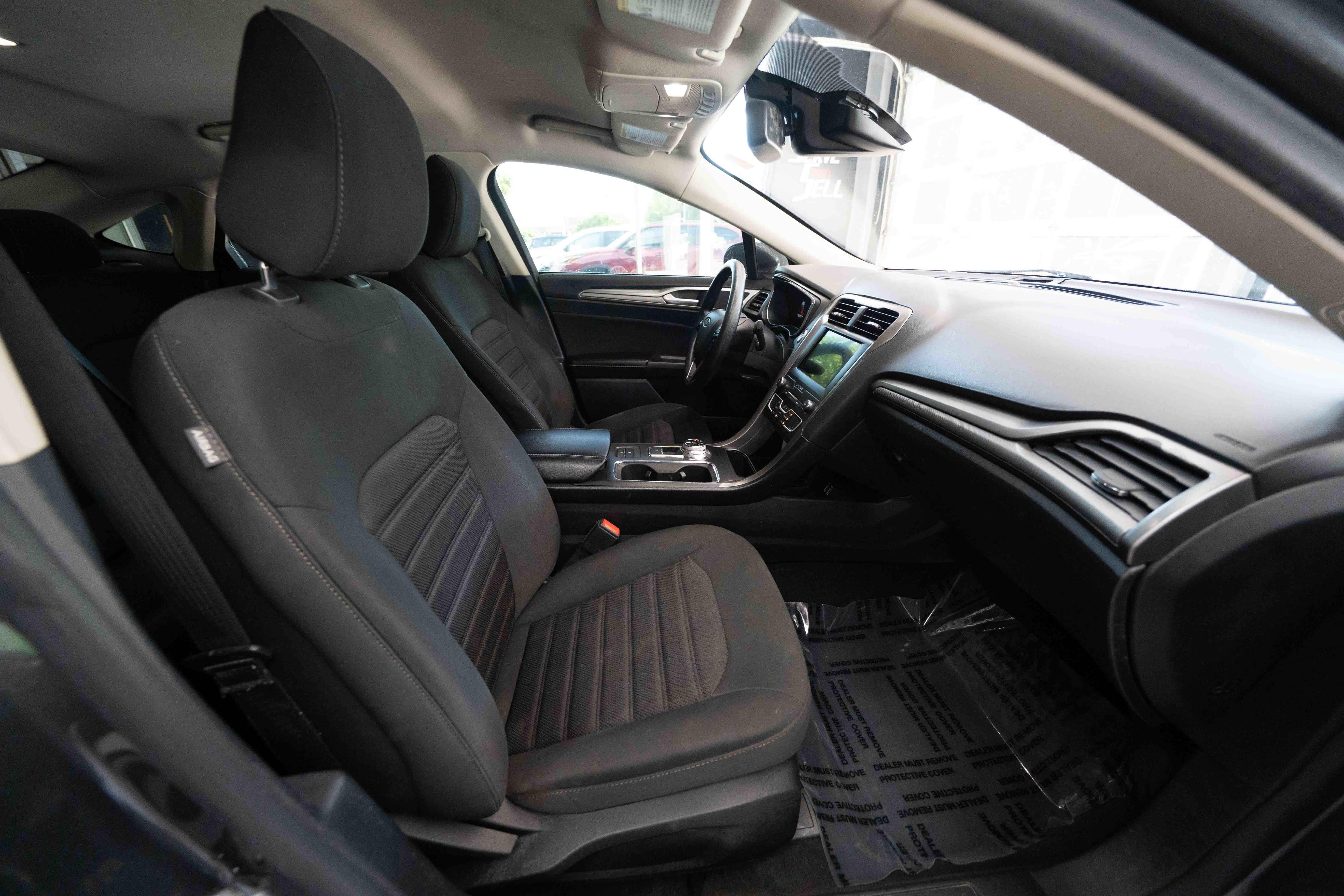 Used 2020 Ford Fusion SE FWD image 26