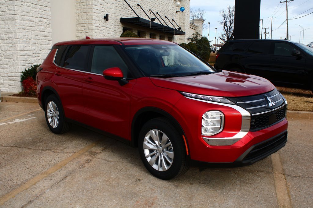 New 2026 Mitsubishi Outlander ES image 6