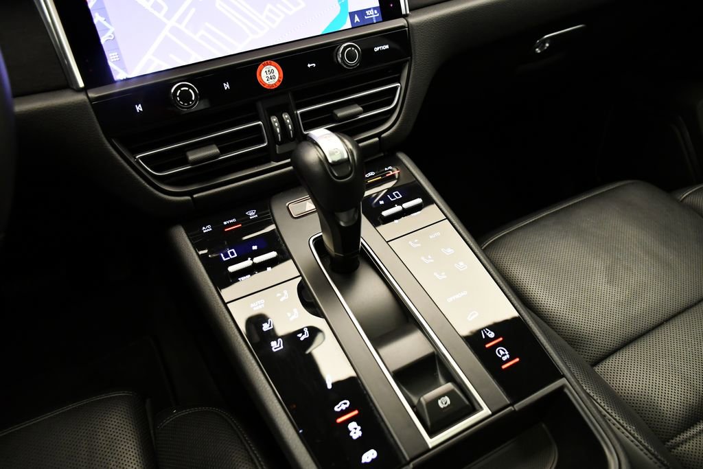 Certified 2024 Porsche Macan GTS image 33