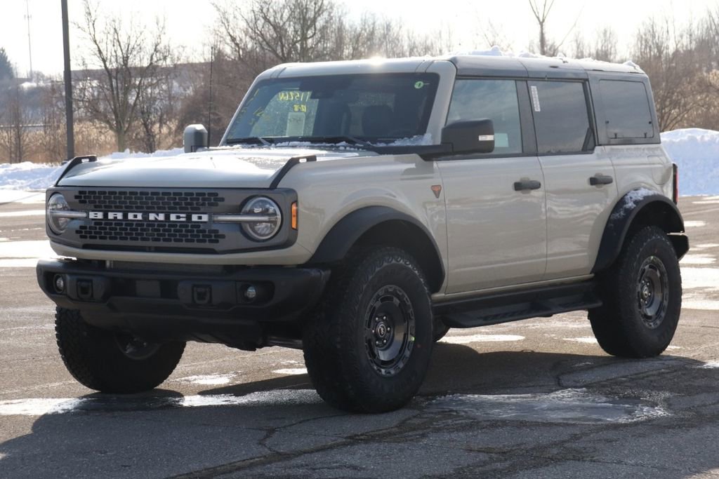 New 2025 Ford Bronco Badlands image 4