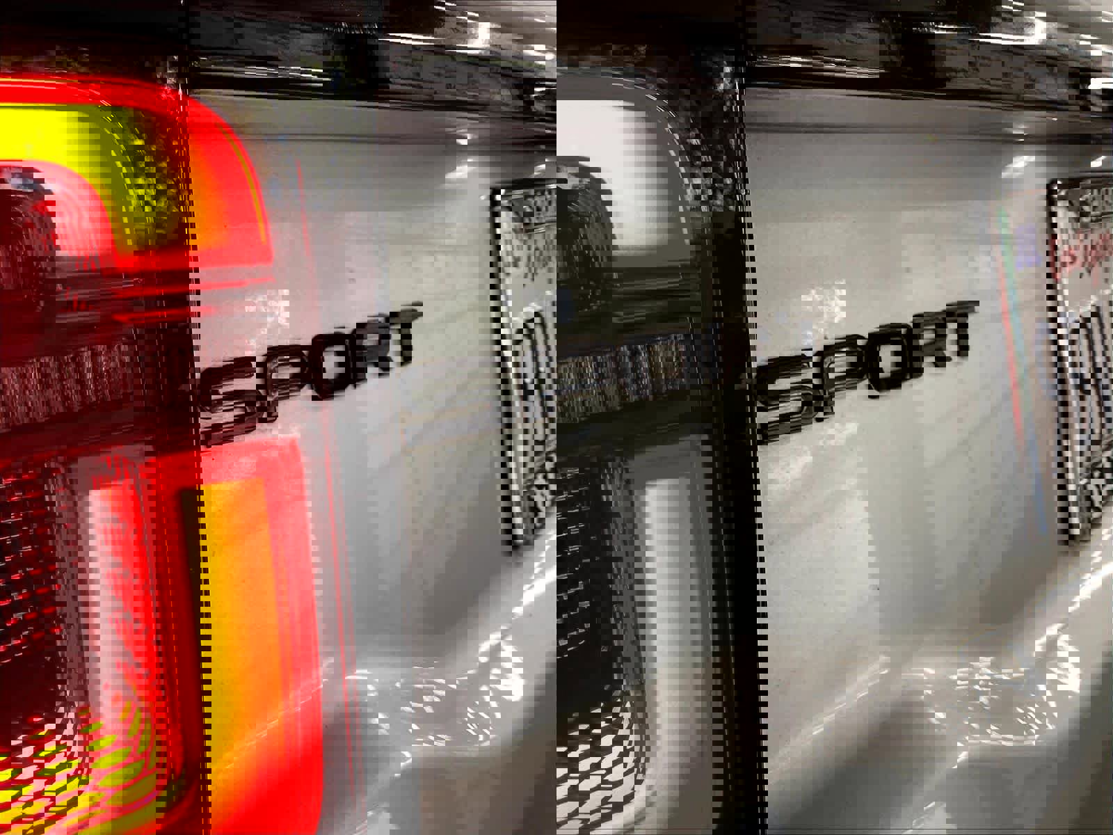 Used 2023 Land Rover Discovery Sport SE image 10