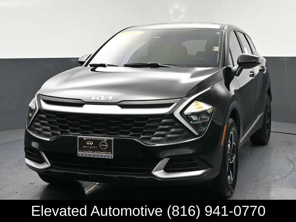 Used 2023 Kia Sportage LX image 3