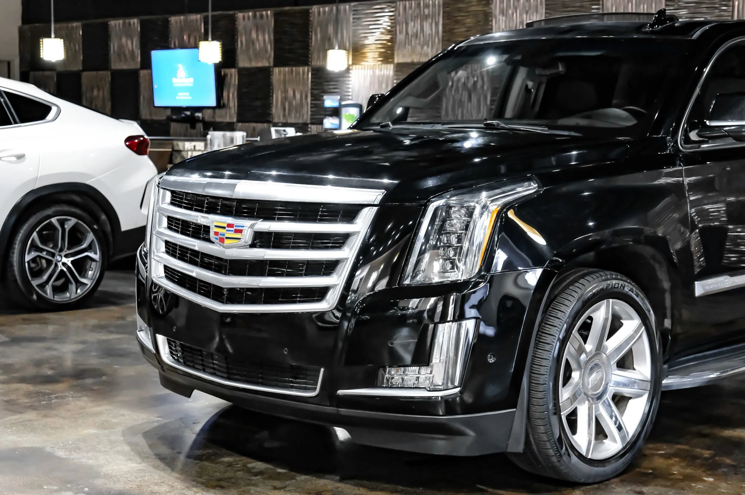 Used 2017 Cadillac Escalade ESV Luxury RWD image 10