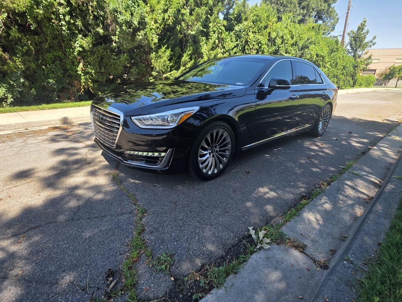 Used 2018 Genesis G90 5.0 Ultimate AWD/4WD image 2