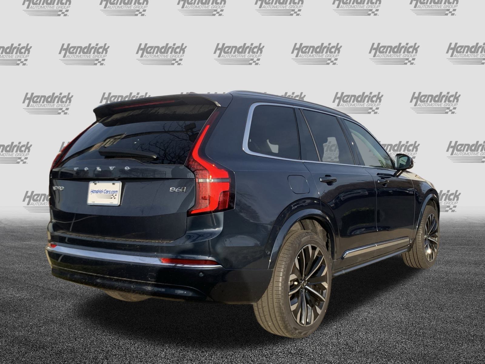 Used 2025 Volvo XC90 B6 Plus image 10