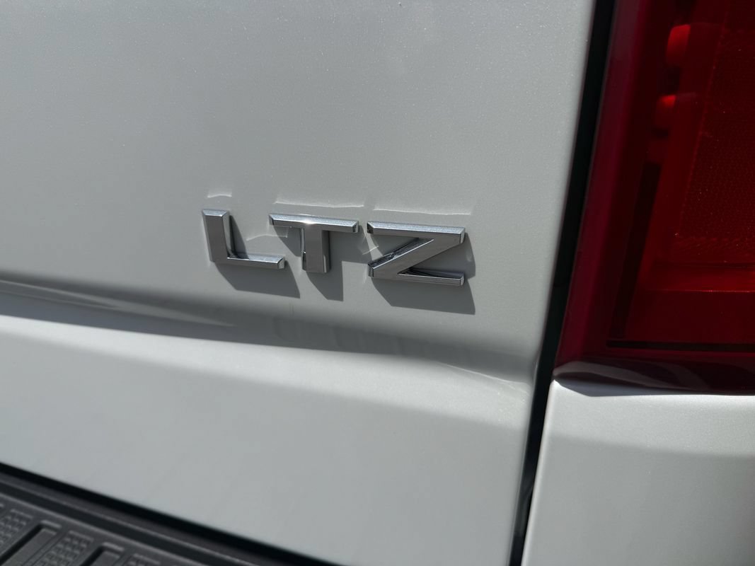 Used 2019 Chevrolet Silverado 1500 LTZ w/ LTZ Plus Package AWD/4WD image 39