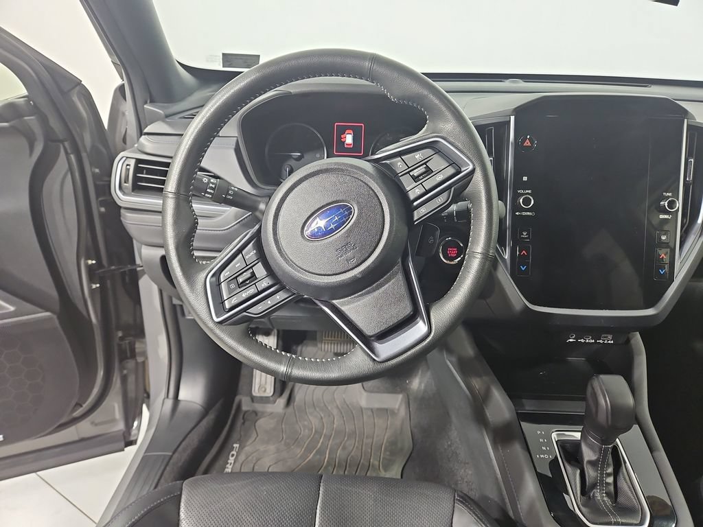 Used 2025 Subaru Forester Limited AWD/4WD image 15