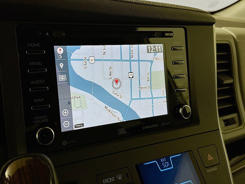 Used 2020 Toyota Sienna Limited Premium image 16
