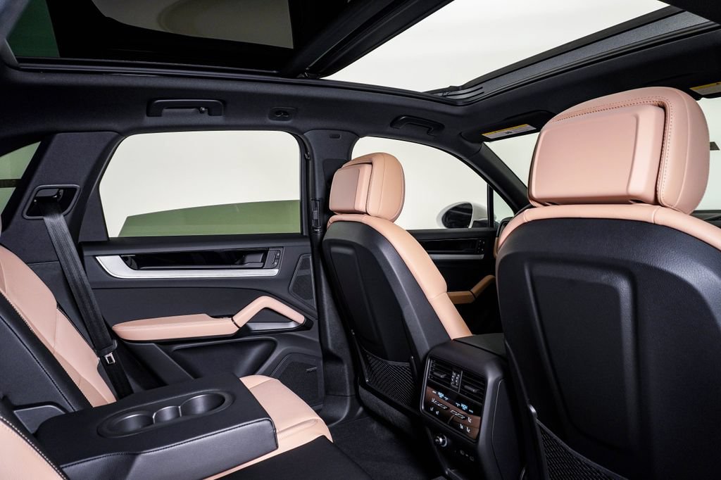 New 2026 Porsche Cayenne AWD/4WD image 16