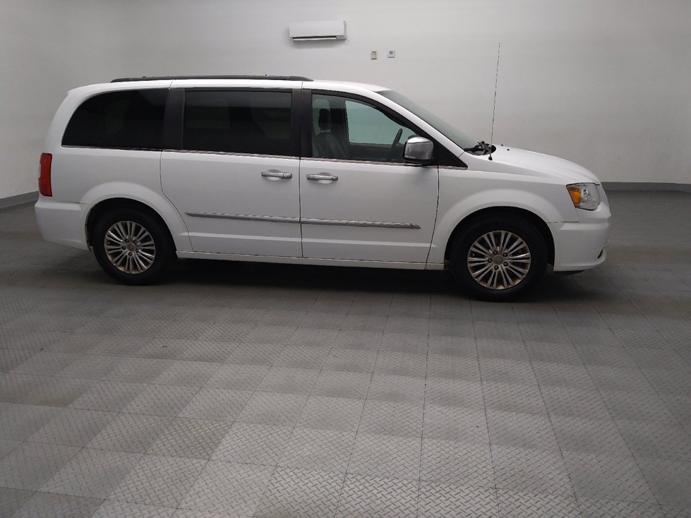 Used 2015 Chrysler Town & Country Touring-L w/ Driver Convenience Group FWD image 11