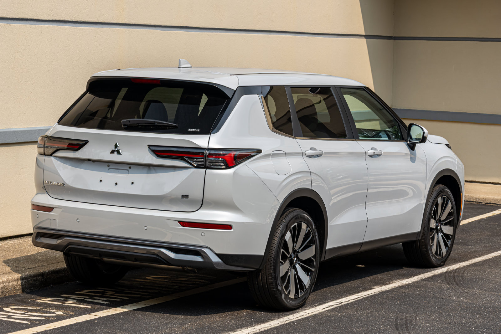 New 2026 Mitsubishi Outlander SE AWD/4WD image 8