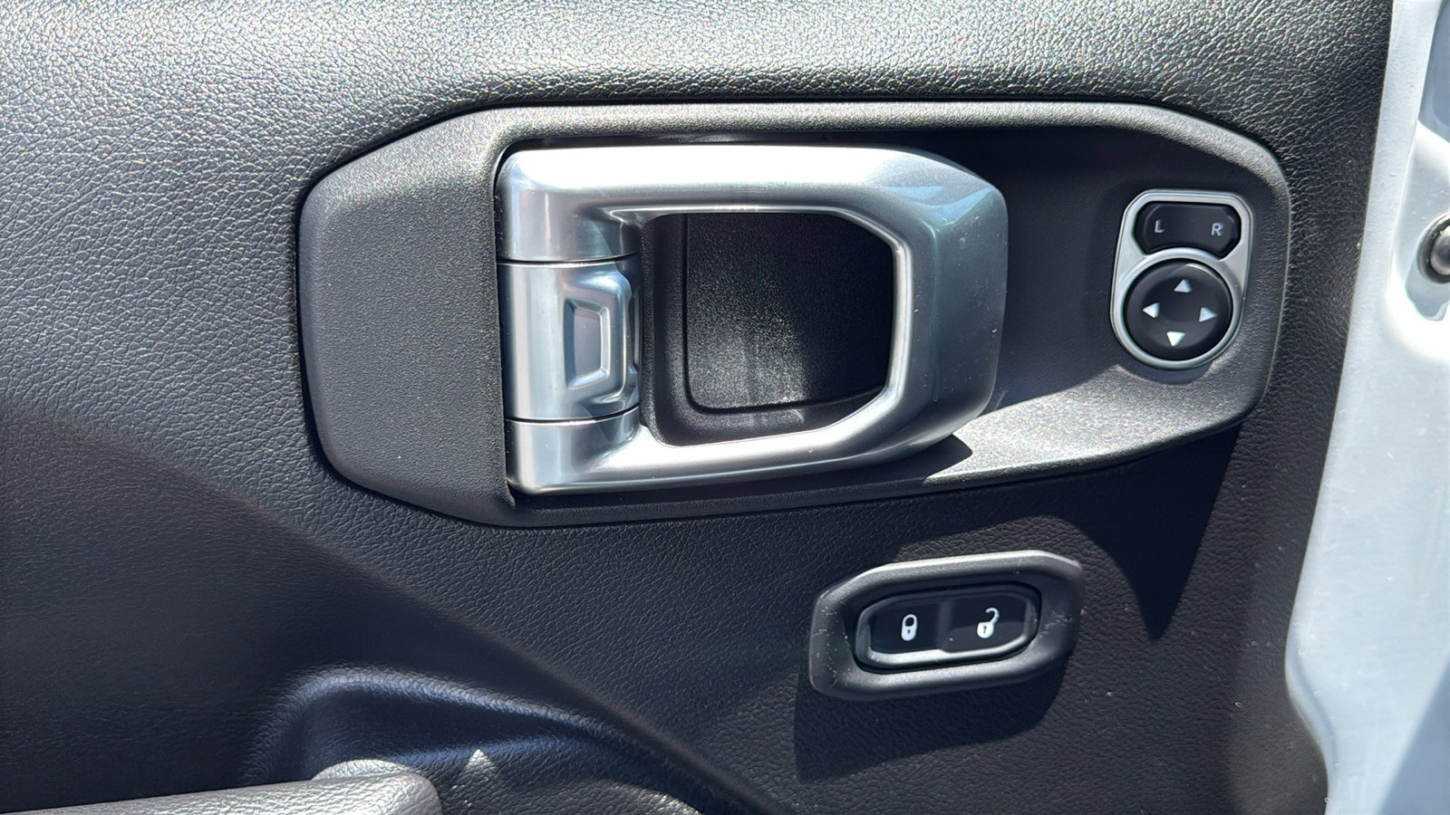 Used 2022 Jeep Wrangler Sport AWD/4WD image 12