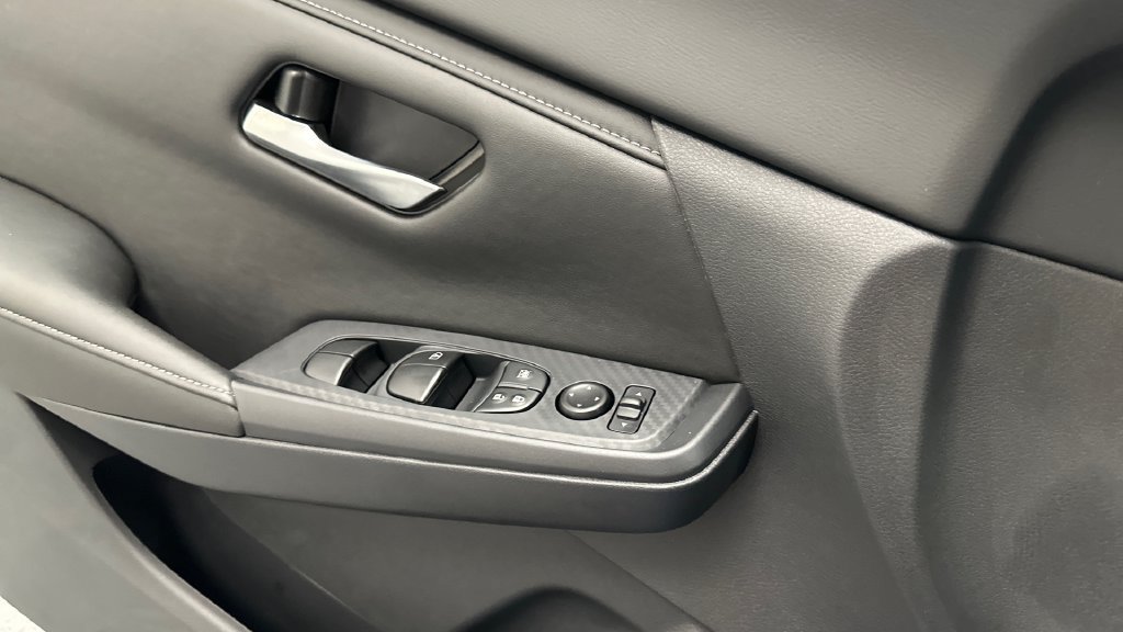 Used 2024 Nissan Sentra SV FWD image 17