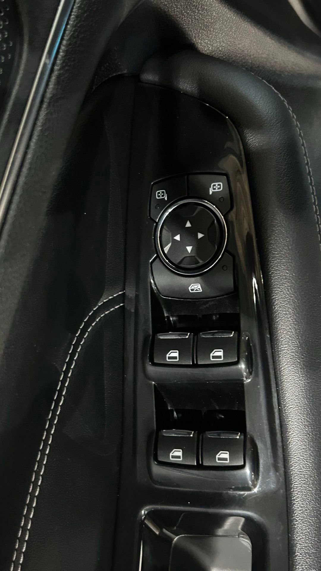 Used 2019 Ford Edge Titanium AWD/4WD image 36