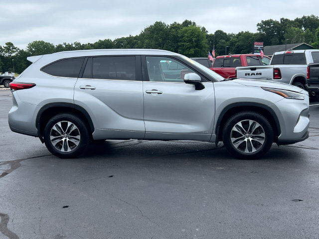 Used 2023 Toyota Highlander XLE AWD/4WD image 47