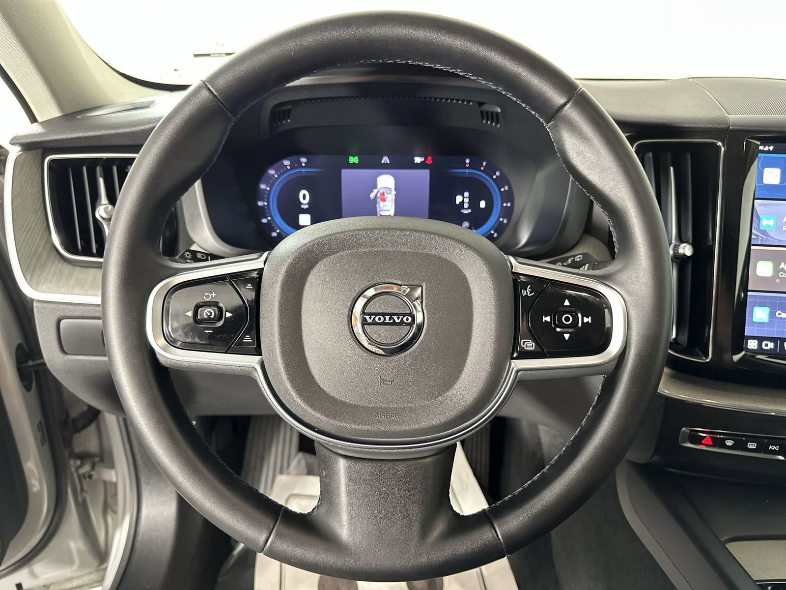 Used 2025 Volvo XC60 B5 Plus image 18