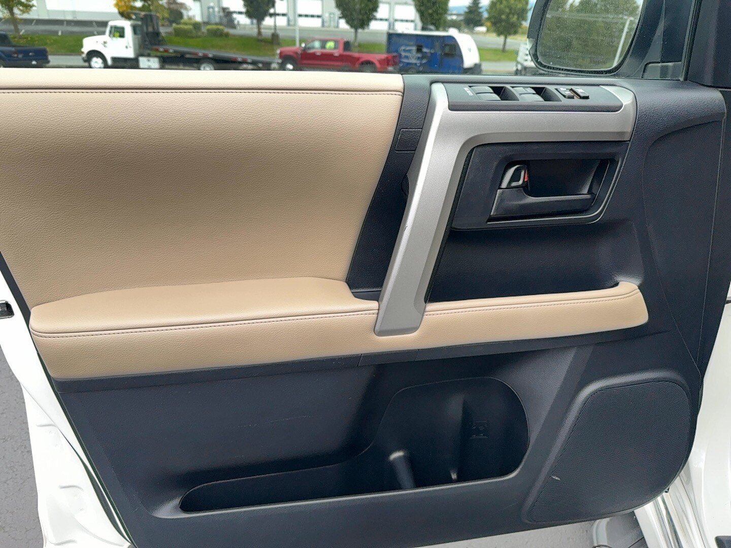 Used 2010 Toyota 4Runner SR5 AWD/4WD image 17