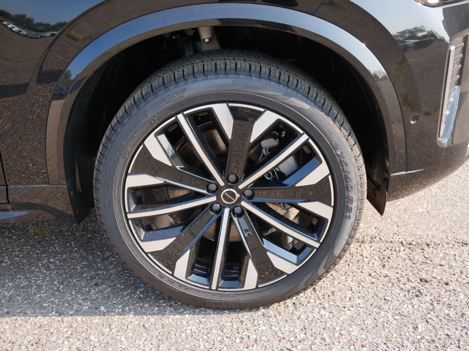 New 2026 Volvo XC90 T8 Plus w/ Protection Package Premier AWD/4WD image 4