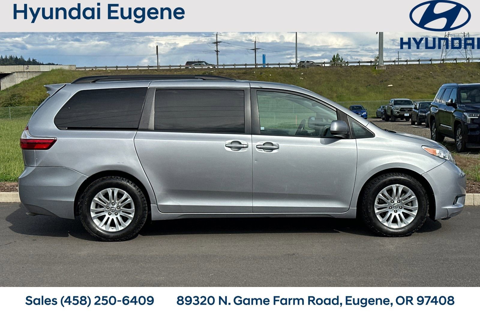 Used 2016 Toyota Sienna XLE image 2