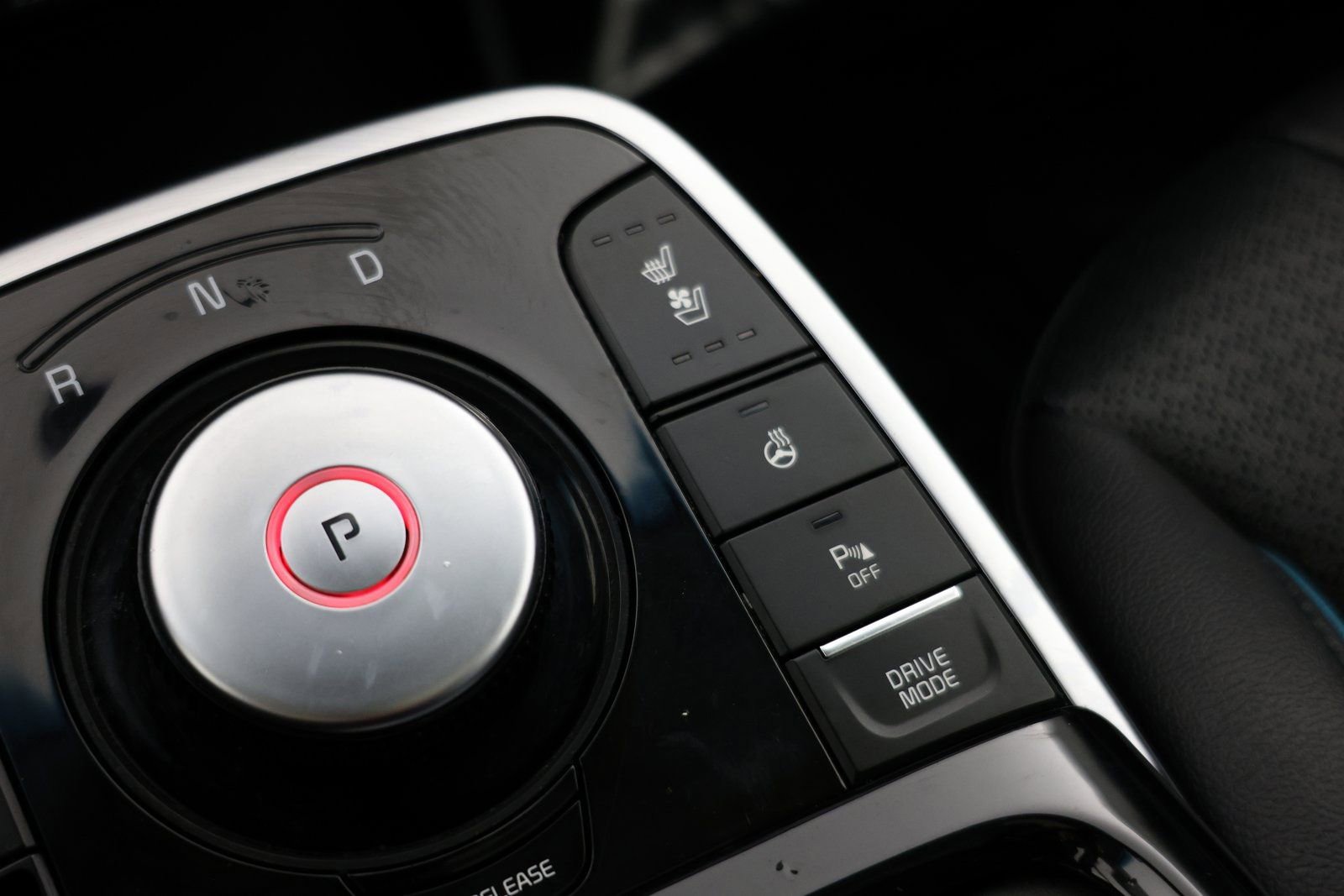 Used 2022 Kia Niro EX Premium w/ Cold Weather Package image 9